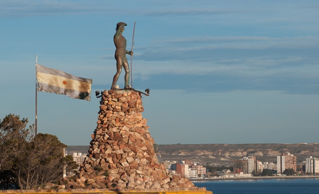 PUERTO MADRYN CON PEN�NSULA VALD�S + AVISTAJE