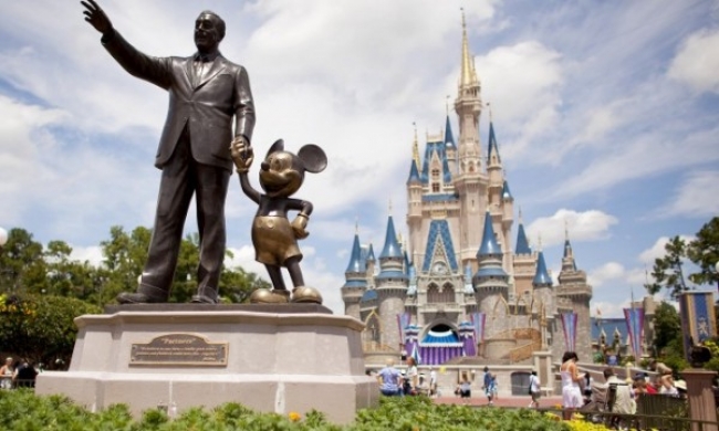 WALT DISNEY WORLD RESORT  + UNIVERSAL ORLANDO RESORT 
